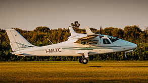 decollo ultraleggero durante sessione pratica del corso di volo