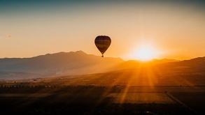 mongolfiera sorvola la piana di Sibari